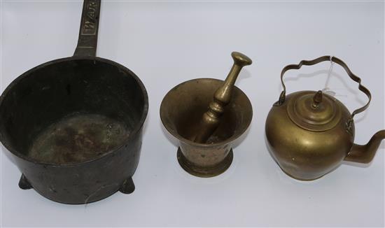 Pestle & mortar skillett & brass kettle(-)